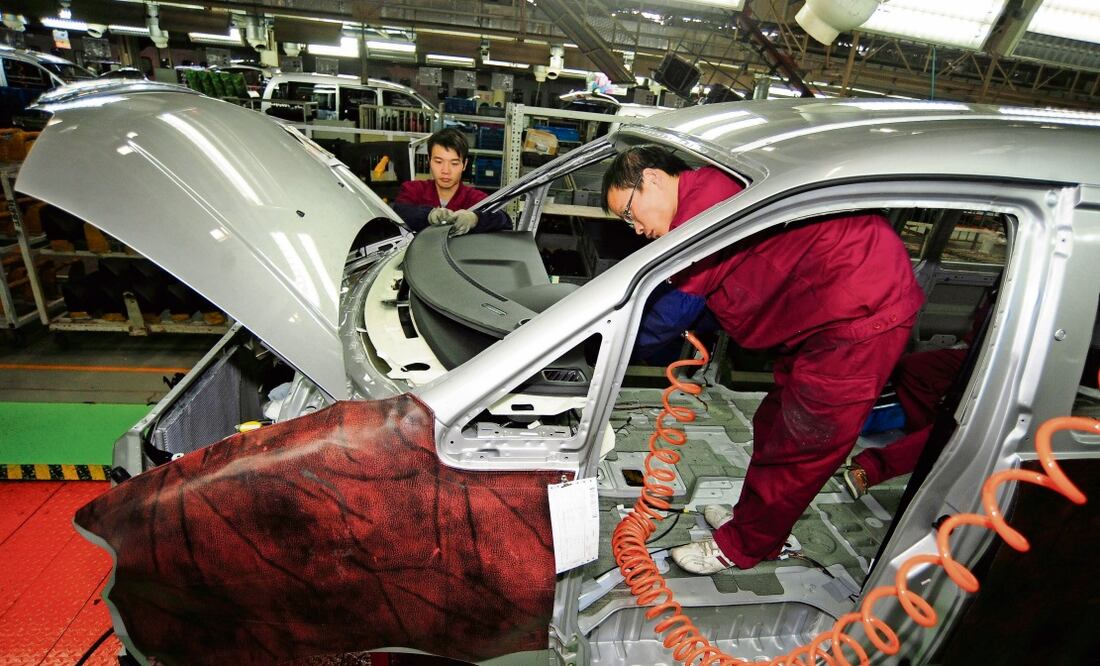 Expertos advierten que la alta venta de marcas chinas en México limita la cobertura de seguros, pues en algunos casos no hay refacciones ni talleres. Foto: Archivo | El Universal