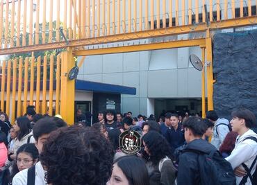 Encapuchados toman la Prepa 8 de la UNAM; exigen espacios seguros