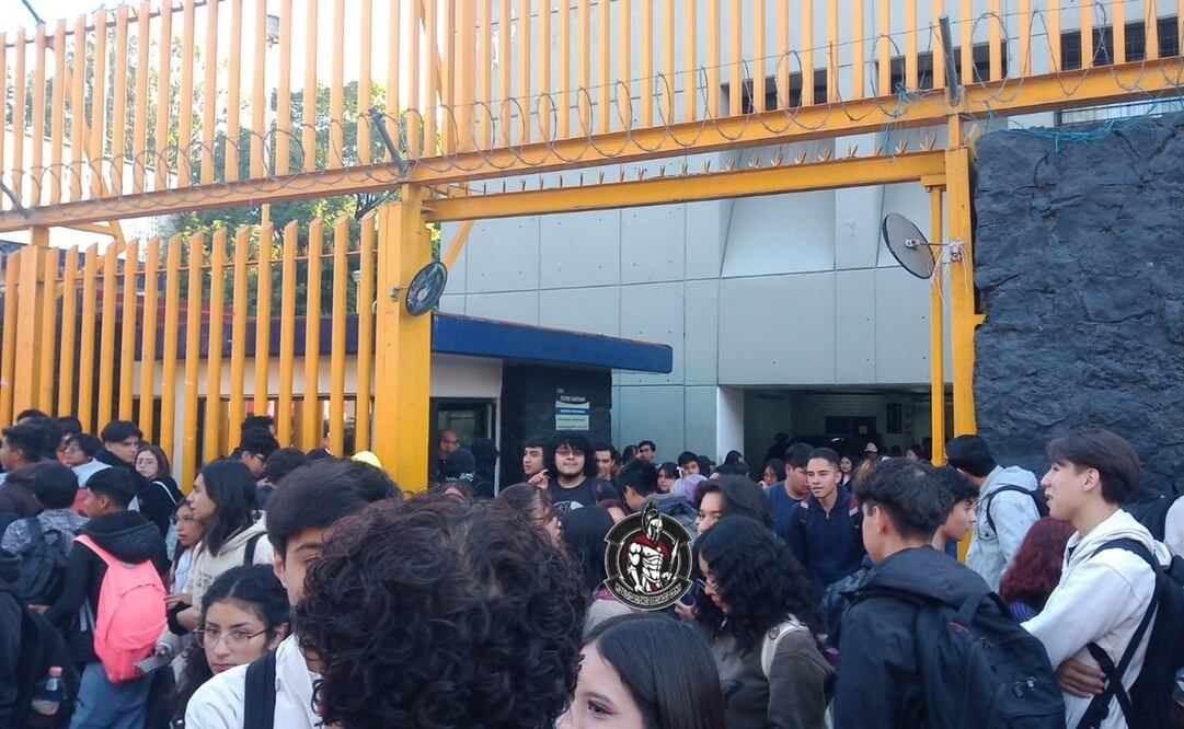 Los manifestantes desalojaron a estudiantes de la Preparatoria 8 “Miguel E. Schulz” de la UNAM. Foto: Especial