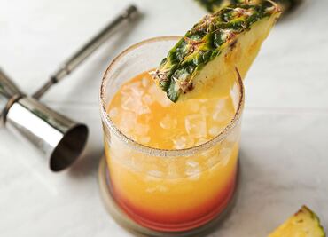 Beneficios de tomar jugo de piña y papaya en las mañanas