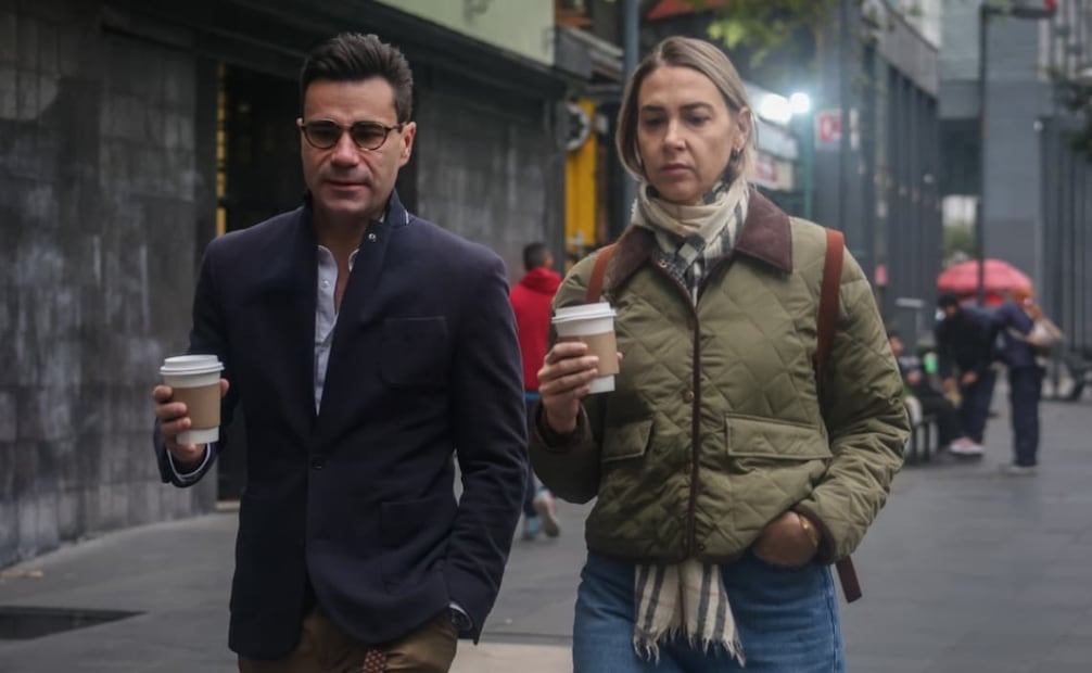 Transeúntes con chamarras, gorros y guantes por las calles del Centro Histórico. Foto: Luis Camacho / EL UNIVERSAL