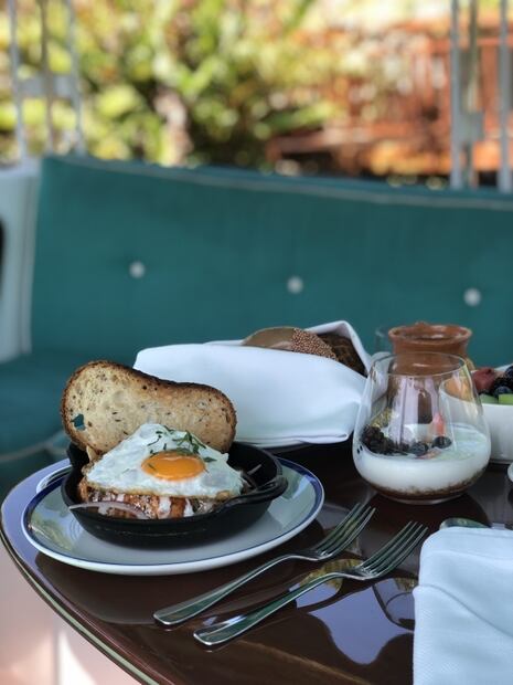 En Riviera Maya hay un hotel rodeado por canales de agua cristalina