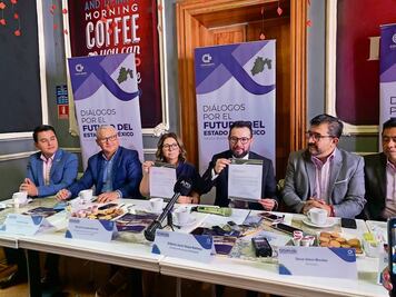 Sectores sociales entregan propuestas a candidatas