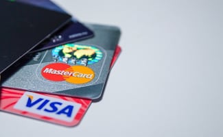 Visa y Mastercard dejan de operar en Cuba, informa el Banco Central; buscan evitar sanciones de EU