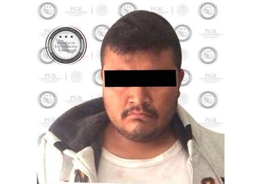 Rescata PGR a 131 migrantes que viajaban en un tractocamión en Tabasco