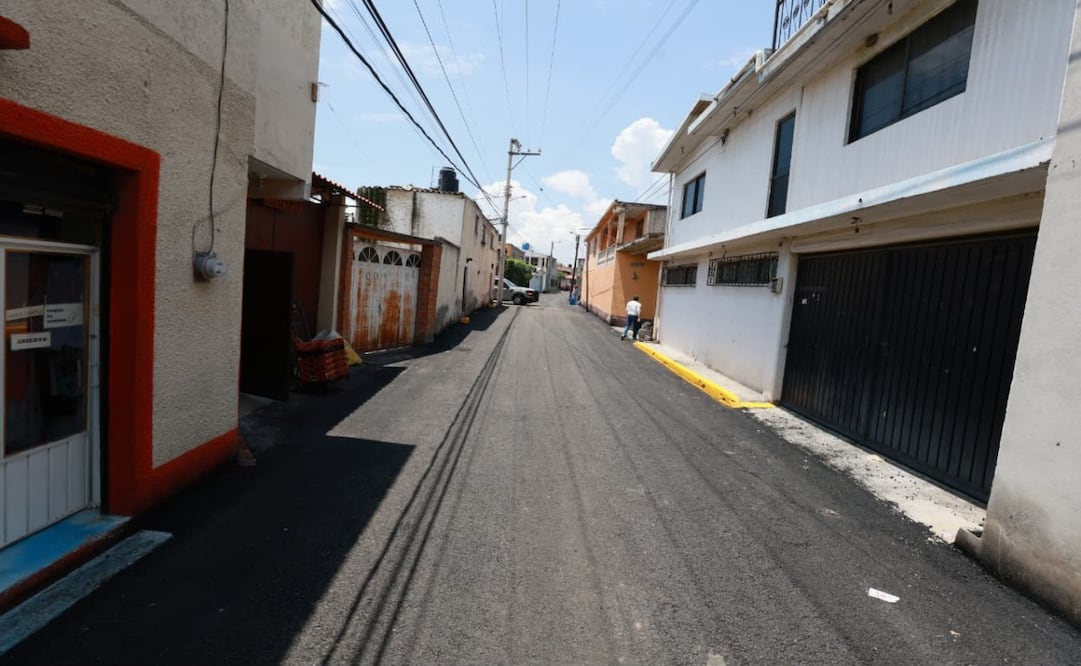 Ecatepec rehabilita 17 calles tras 25 años; vecinos y gobierno repavimentan Villas del Sol 1. Foto: Especial
