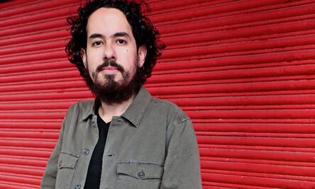 Jorge Comensal presenta la soledad de la CDMX con un Bosque de Chapultepec en llamas