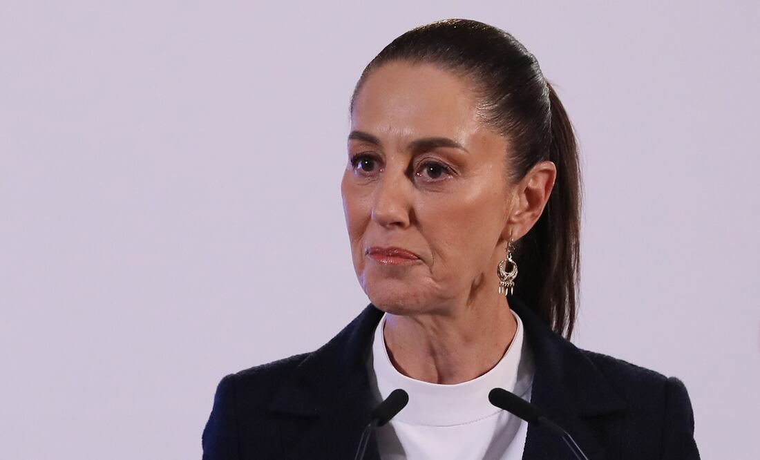 La presidenta de México, Claudia Sheinbaum, habla durante su conferencia de prensa matutina del 18 de octubre. Foto: EFE