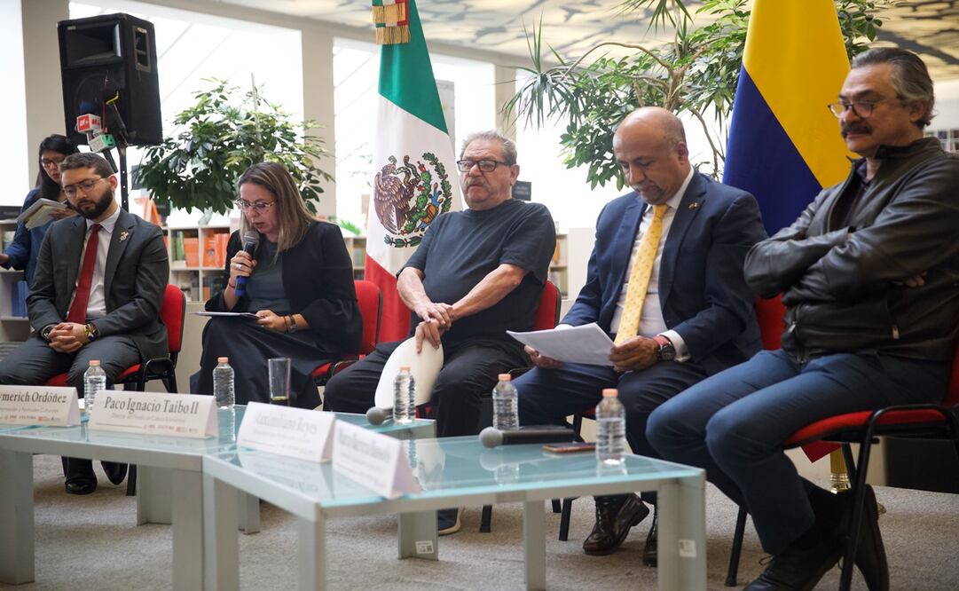 Mensaje por la participáción de México en la FIL de Bogotá. Con la presencia de Moisés Ninco, embajador de Colombia en México; Mariana Aymerich de la Secretaría de Cultura, Paco Ignacio Taibo del Fondo de Cultura, Maximiliano Reyes, subsecretario  para América Latina y el Caribe, y Marco Barrera del FCE  Foto: Germán Espinosa