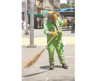 Cercan el Zócalo para desincentivar a los paseantes