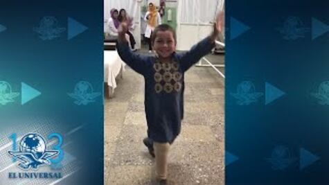Niño afgano baila al recibir prótesis de su nueva pierna