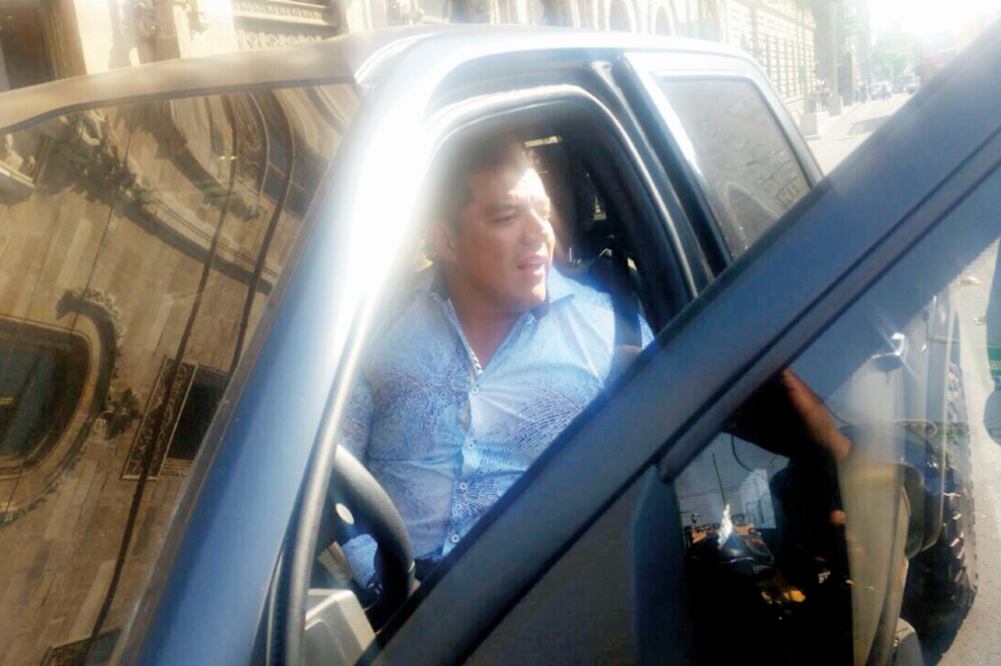 Infracción. Secretario del sindicato explicó que el vehículo pertenece a los Bomberos; tras aplicarle la multa, el vehículo fue trasladado al corralón (ESPECIAL)