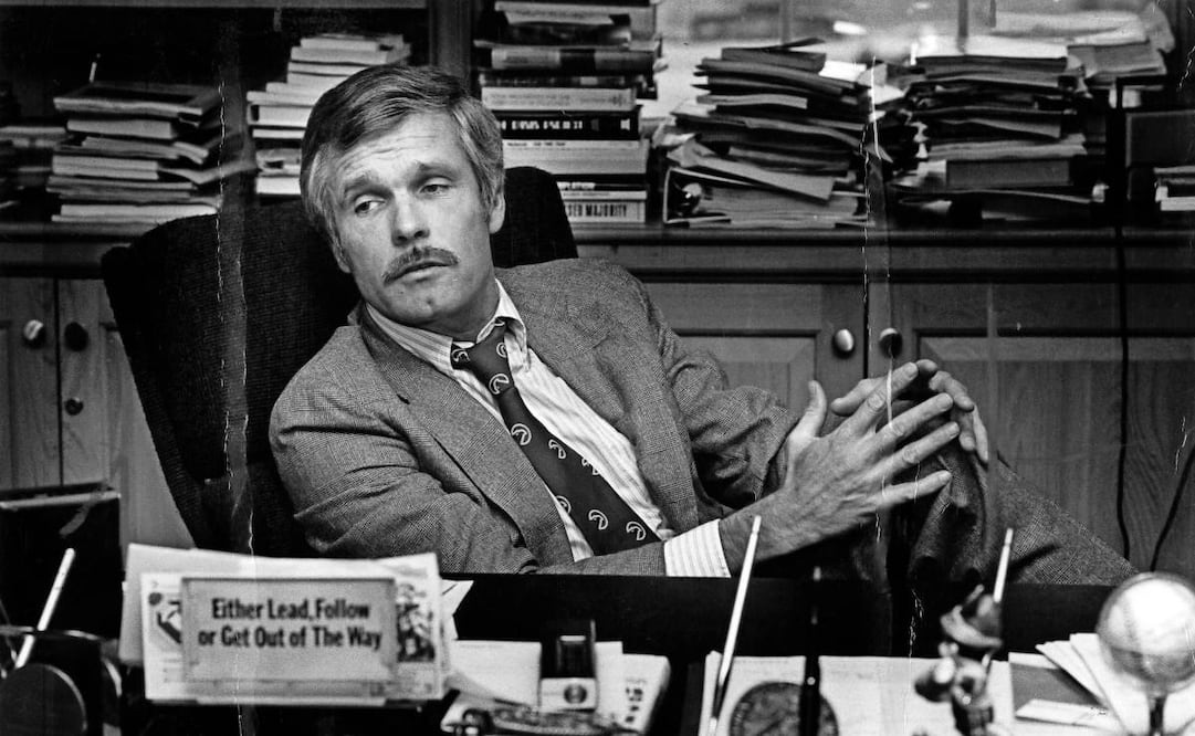 El magnate y filántropo Ted Turner, en su oficina en CNN en 1982. Foto: AP