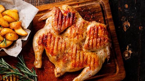 "Fue por hambre": Mujer se roba un pollo en Colombia y recibe dura condena