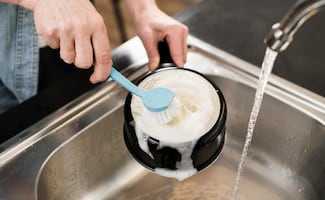 El truco eficaz para desmanchar sartenes y ollas sin dañarlos