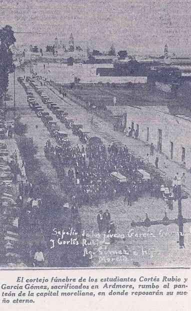 Alumnos y funcionarios acompañaron los cuerpos de Emilio y Manuel. Los estudiantes fueron el sector más molesto, como se vio en una protesta universitaria en Ciudad Juárez, para exigir castigo contra los responsables. Foto: Hemeroteca EL UNIVERSAL.