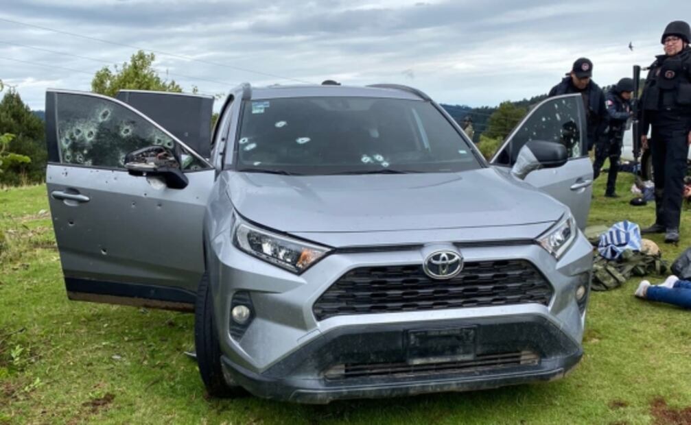 Diez armas R-15 y 13 cuernos de chivo; lo asegurado tras enfrentamiento en Texcatitlán