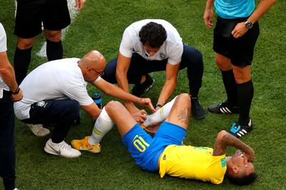 Usa IMSS imagen de Neymar para invitar a atender la "gastritis" 