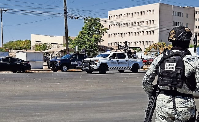 Drogas, decenas de celulares y hasta un monitor para videocámaras, los decomisos en el penal de Culiacán tras nuevo operativo