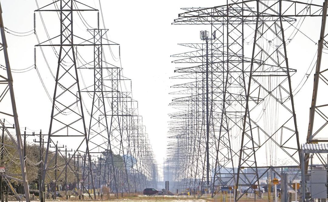 Analistas detallan que la banca de desarrollo y fondos de pensión globales también invierten en el sector eléctrico. Foto: ARCHIVO EL UNIVERSAL