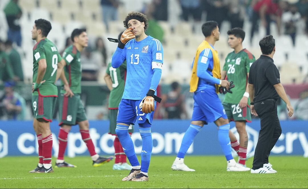 Guillermo Ochoa y futbolistas de México luego de quedar eliminados de la Copa del Mundo - FOTO: Imago7