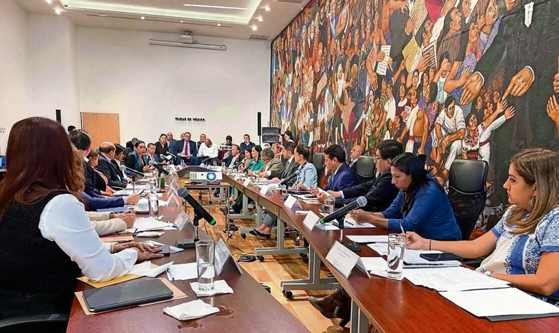 Claudia Sheinbaum se comprometió a que en dos meses se volverá a llamar a sesión de Cabildo con los ediles. Foto: Especial