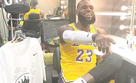 James vs Warriors en juego navideño 