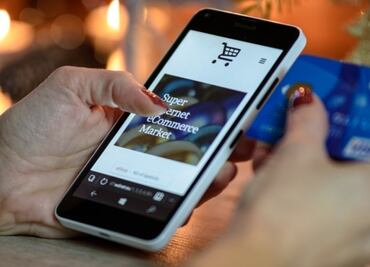 Mujeres, las mejores pagadoras de tarjetas de crédito, revelan