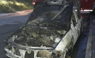 Incendian tres vehículos en distintos puntos de Colima; al menos uno habría sido quemado con una bomba molotov