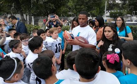 Kenyan Drake helps children with cleft lips in Mexico