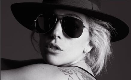 Lady Gaga destapa parte de su seno en portada de revista