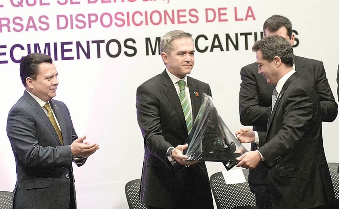 Con las  reformas a  la Ley de Establecimientos Mercantiles local se busca reducir hasta en 600 el número de clausuras