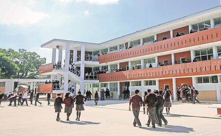 Diputados echan abajo cobro de servicios en escuelas públicas de Michoacán