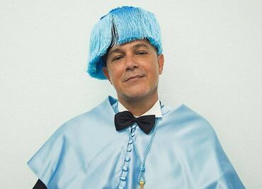 Alejandro Sanz recibe doctorado honoris causa y lo dedica a "la alegría"
