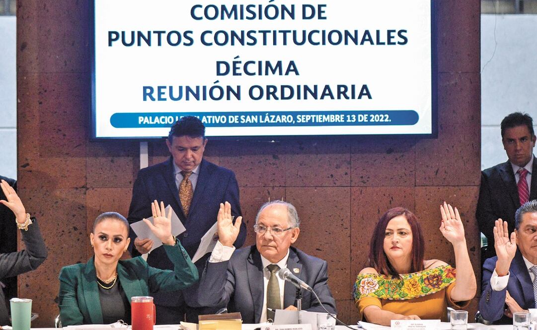 Integrantes de la Comisión de Puntos Constitucionales avalaron ayer la iniciativa impulsada por el PRI que modifica el artículo quinto transitorio de la Constitución para aumentar de 5 a 9 años el plazo para que Ejército permanezca en las calles.