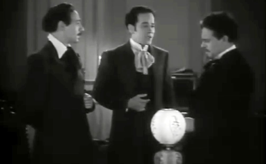 Cinta Mexicanos al Grito de Guerra; el personaje de Luis Sandoval (centro, Pedro Infante) habla con Francisco González Bocanegra (izq, Carlos Riquelme) y Jaime Nunó (der, Salvador Carrasco). Foto: Captura de Pantalla/ESPECIAL.