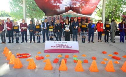 Alcaldesa de Ecatepec entrega más de 10 mil piezas de mobiliario escolar y didáctico
