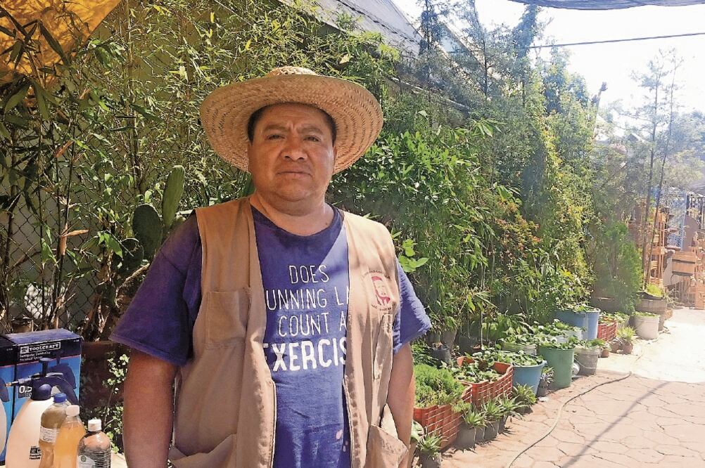 Somos 40 personas que vigilamos e incluso algunos llevan pistolas para no andar “indefensos”, dijo Ezequiel González, vendedor y líder de las autodefensas / ANDREA AHEDO. EL UNIVERSAL