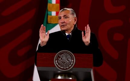 AMLO evoluciona favorablemente, tiene síntomas leves: Segob