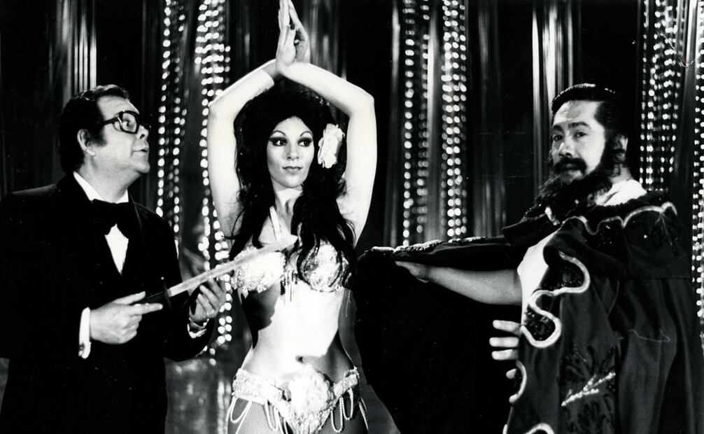 La bailarina Gina Montes con el mago  Beto el Boticario. Foto: Archivo, EL UNIVERSAL.