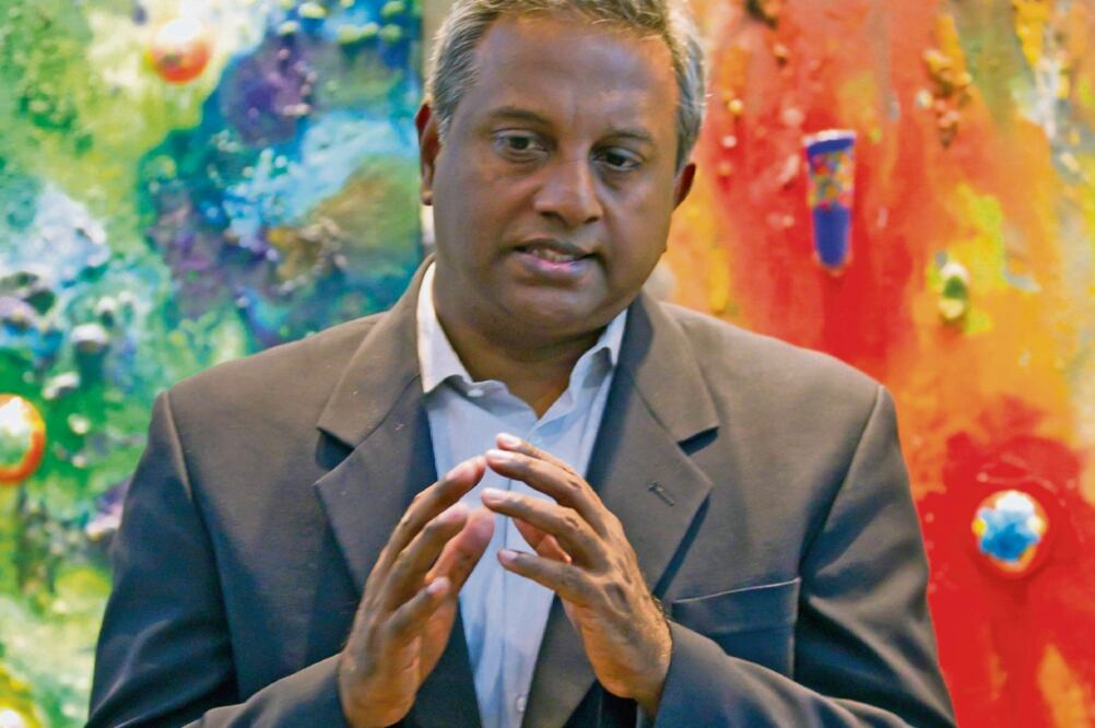 El secretario general de Amnistía Internacional, Salil Shetty, destaca la necesidad de impulsar medidas para cuidar a los indocumentados. (FOTO: GUSTAVO AMADOR. EFE)