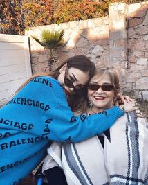 Danna Paola presume suéter Balenciaga