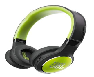 Estos audífonos se cargan con luz solar y prometen batería infinita