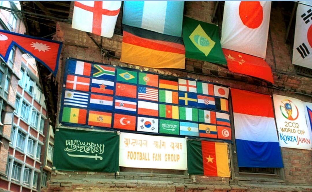 Old house in Katmandu, Nepal, decorated with flags of different countries participating in the 2002 World Cup - Photo: Binod Joshi/AP
