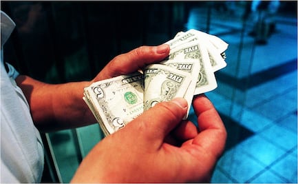 Bancos abren venta del dólar en máximo histórico de 22.60 pesos