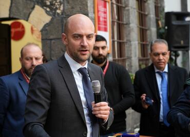 Francia ofrece asistencia técnica y legal para redactar Constitución en Siria; también ayuda para eliminar armas químicas