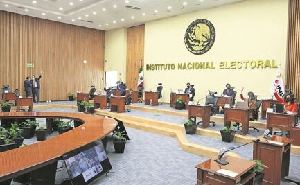 Funcionarios de la 4T ponen en riesgo legalidad de proceso de revocación de mandato: INE