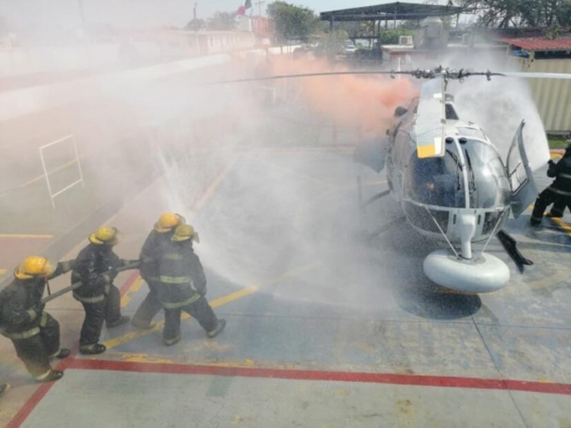 Marina prepara a su personal para combatir incendios