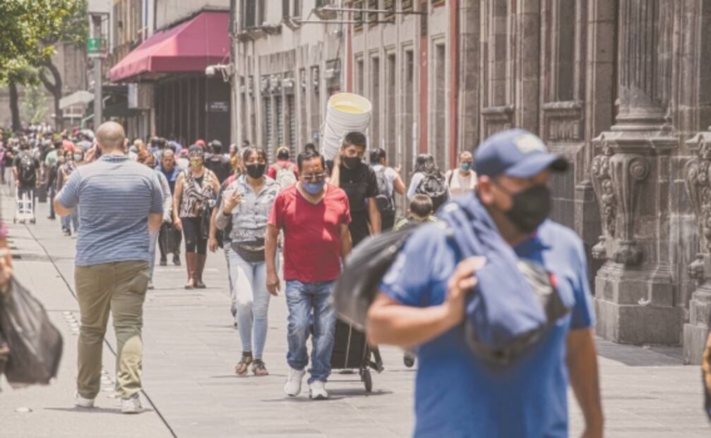 Capitalinos abarrotan, de nuevo, calles del Centro Histórico 