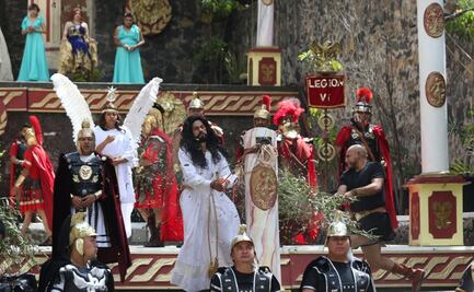 "Dios nos va a quitar esta enfermedad", dicen habitantes en el Viacrucis de Iztapalapa